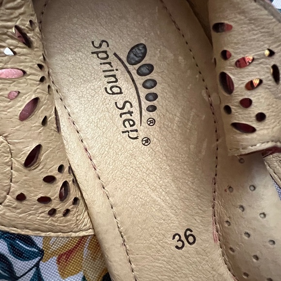 Spring Step Wedge Shoes - Picture 6 of 9